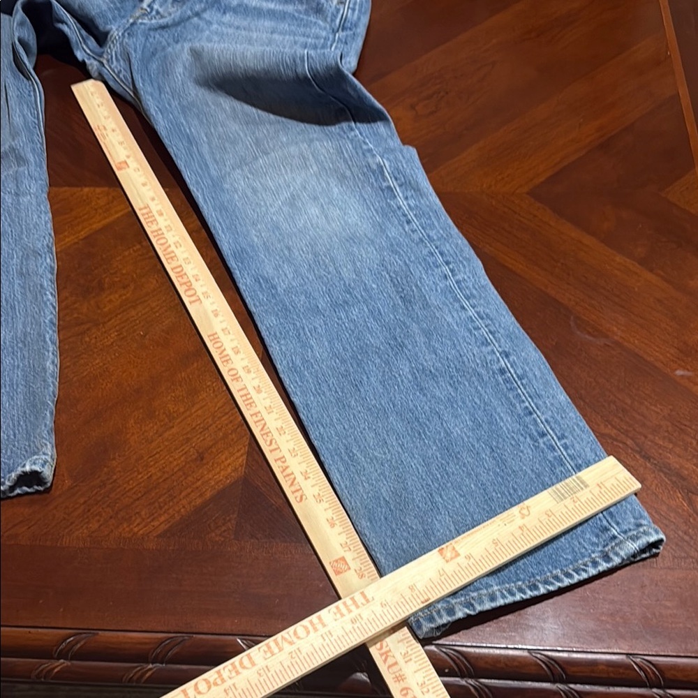 Levi’s 501 Button fly blue Straight-Leg Jeans with Medium Wash Sz 33 x32 - Picture 10 of 12